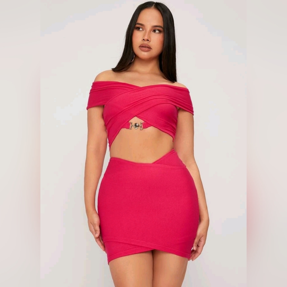 Off Shoulder Wrap Ring Crop Top & Bodycon Skirt Set.(Size M...L)